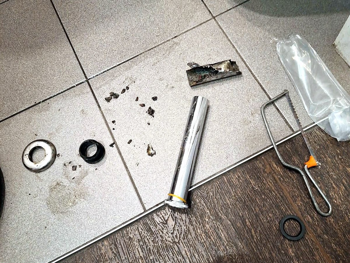 Raccord d'évacuation corrodé, remplacé — chantier réalisé par Le Ghost du Débouchage